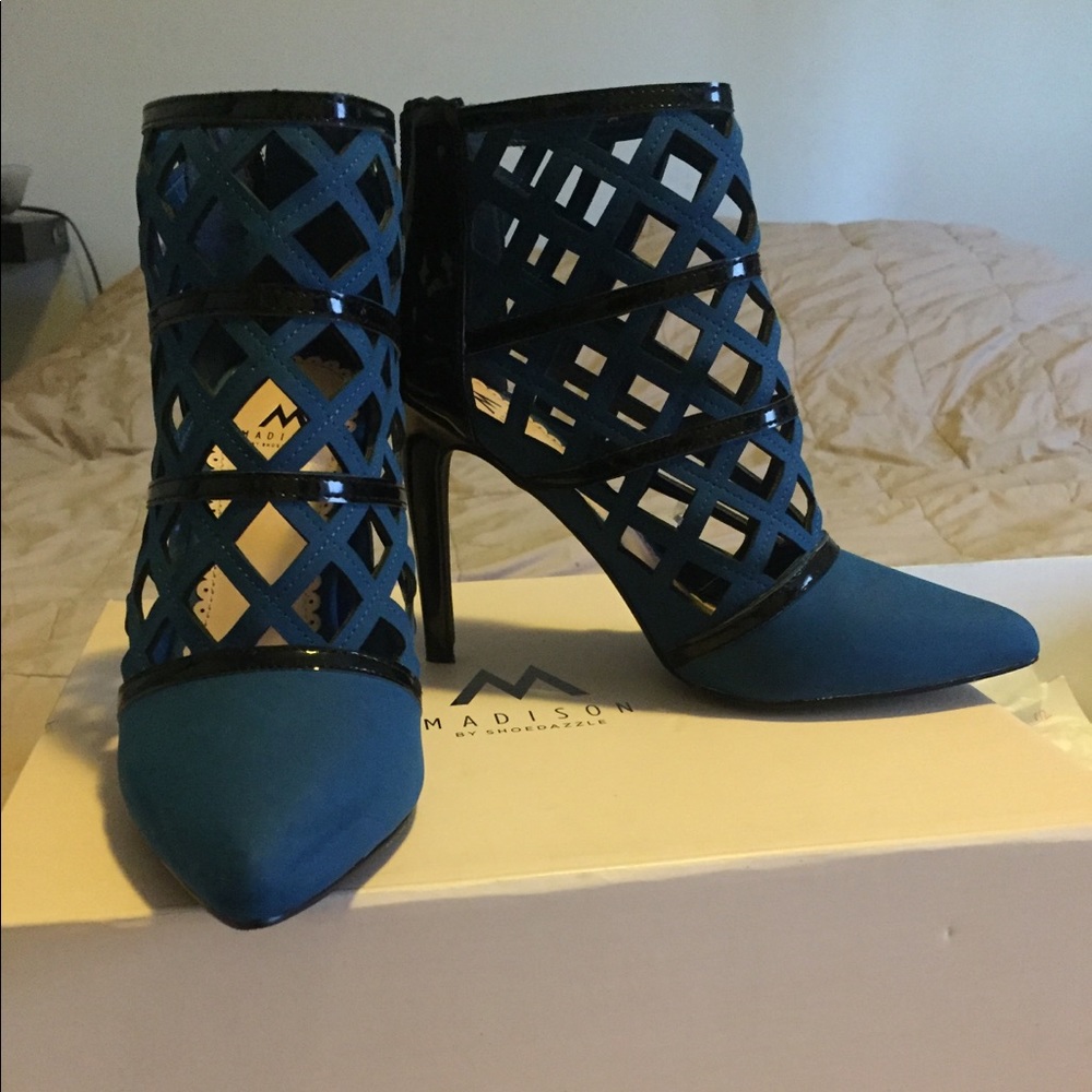 Madison 3 1/2 inch heel. Very unique 🤩